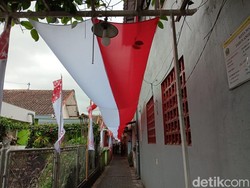 Sambut HUT ke-80 RI, Warga Malang Bentangkan Bendera 80 Meter