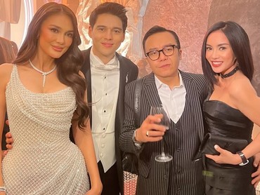 img-title Kasmaran, Ini 7 Potret Ari Lasso Gandeng Pacar Sosialita di Resepsi Luna-Maxime