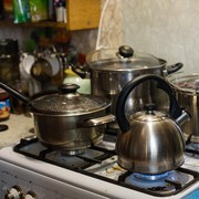 Bahaya Tersembunyi di Dapur, Ini 3 Bahan Kimia di Peralatan Masak yang Wajib Kamu Waspadai