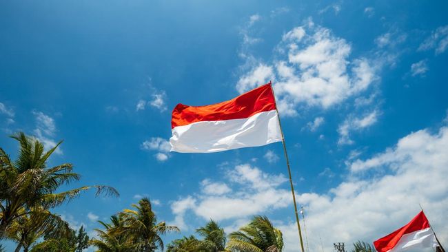 Masyarakat harus mengerti aturan dalam memperlakukan bendera negara. Ini 5 larangan terhadap bendera Merah Putih, yang melanggar bisa kena sanksi.