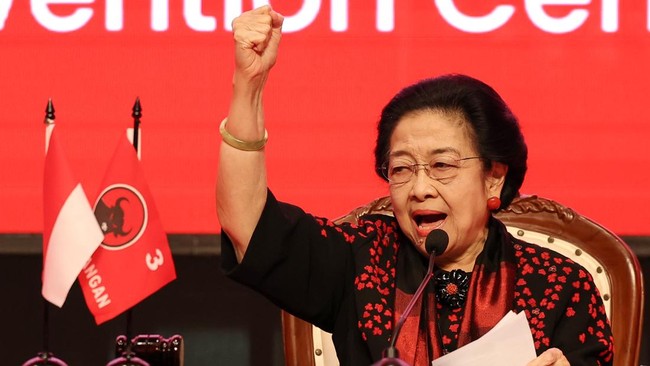 Megawati Soekarnoputri dikukuhkan kembali sebagai Ketua Umum PDIP untuk periode 2025-2030 dalam Kongres ke-6 di Bali. Acara dihadiri kader PDIP secara tertutup.