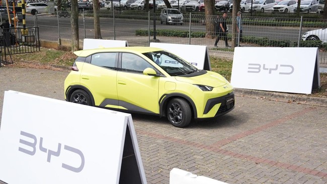 Kei car adalah sebutan mobil berukuran kecil atau ringkas yang sangat populer di Jepang.