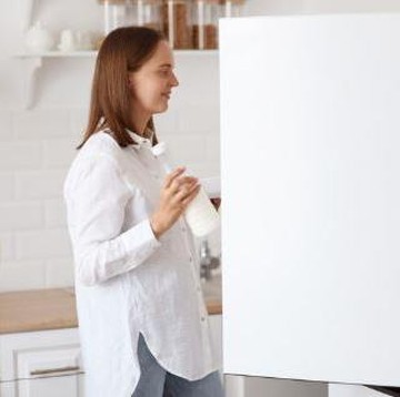 5 Cara Ampuh Mencegah Bunga Es Menumpuk di Freezer, Catat agar Kulkas Awet!