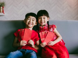 Alasan di Balik Mengapa Imlek Identik dengan Angpau