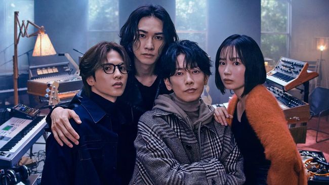 Sinopsis Glass Heart tentang calon drummer tiba-tiba dikeluarkan jelang debut dan bertemu musisi brilian yang rekrutnya masuk band baru.