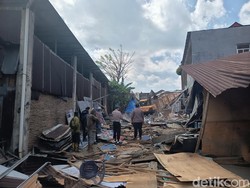 Jalan Ujung Bori Manggala Makassar Ditutup Imbas Eksekusi 3 Ruko, Lalin Macet