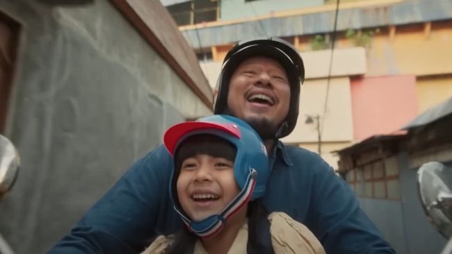Penulis naskah bocorkan perbedaan Panggil Aku Ayah dan film Korea Pawn yang mereka adaptasi.