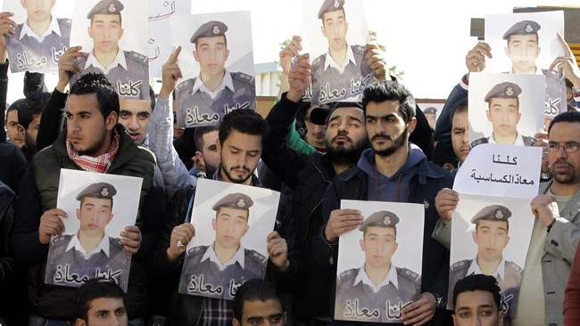 Seorang teroris anggota ISIS diadili di Swedia karena kasus pembakaran terhadap pilot jet tempur Yordania hingga tewas.