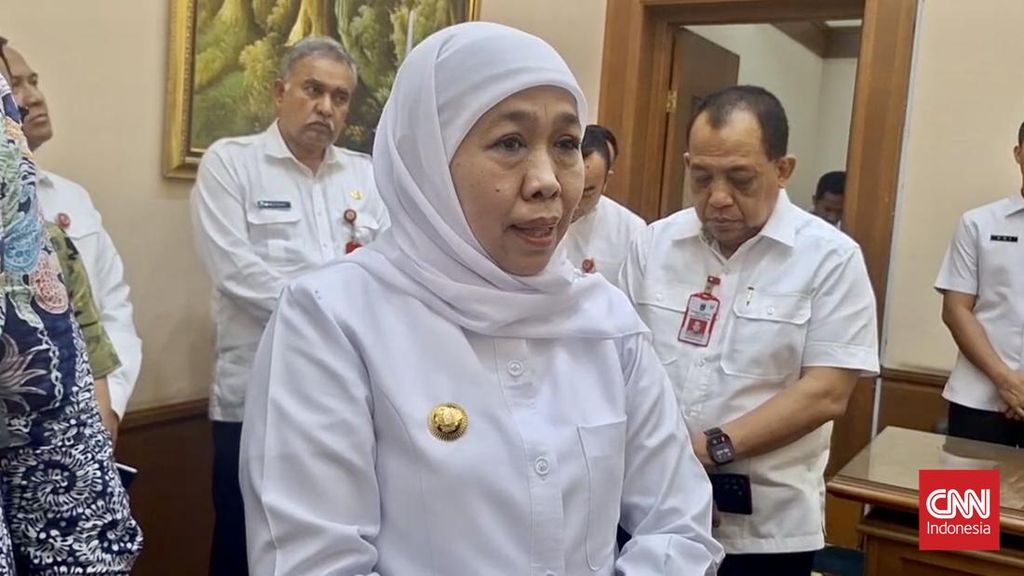 Khofifah Sahkan UMK Jatim 2026: Surabaya Tertinggi, Situbondo Terendah
