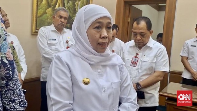 Gubernur Jawa Timur Khofifah Indar Parawansa meminta warga Jember untuk tidak membeli BBM secara berlebihan atau panic buying setelah sempat langka.