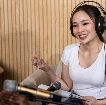 Biar Nggak Gemetaran di Depan Umum, Ini 4 Tips Public Speaking yang Jitu Menurut Ilmu Psikologi!