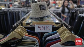 FOTO: Ramai Thrifting Bikin Ambruk Pabrik Tekstil dalam Negeri