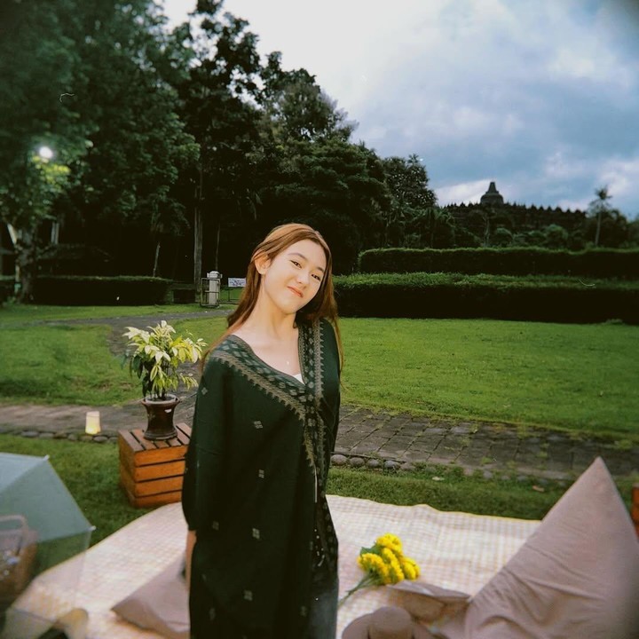 <p>Nafa Urbach dan Zack Lee dikaruniai putri semata wayang yang diberi nama Mikhaela Lee Jowono. Sang putri kini telah menginjak usia 14 tahun dan tumbuh menjadi gadis dengan paras yang cantik seperti ibunda.&nbsp;(Foto: Instagram@mikhaela.lee)</p>