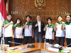 Eddy Soeparno Dukung Penuh Inovasi Mobil Listrik Tim ITS Anargya