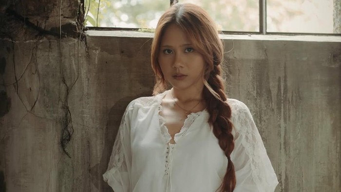 img-title Kronologi Nadin Amizah yang Kritik Film Bertaut Rindu, Singgung Soal Izin dan Kemiripannya