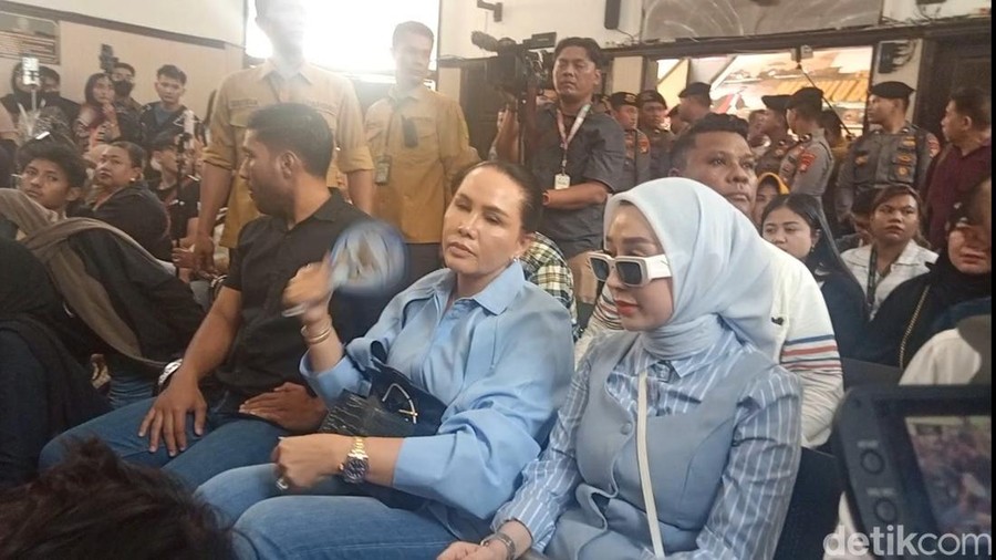 Nikita Mirzani dan Reza Gladys di Pengadilan Negeri Jakarta Selatan, Kamis (31/7/2025).