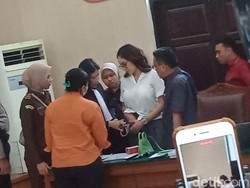 Nikita Mirzani Ngamuk di Sidang! Tuding Jaksa dan Hakim Diatur Reza Glasdys