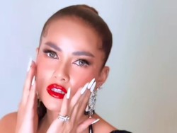 Bibir Merah Merona, Olla Ramlan Bicara Soal Hati