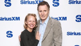 Cinta Kala Lansia, Ini Awal Mula Pamela Anderson-Liam Neeson Cinlok