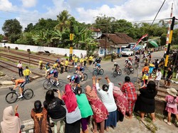 Warga Banyuwangi Rayakan Tour de Ijen dari Pinggir Jalan hingga Layar Kaca