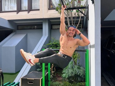 img-title Reaksi Chicco Jerikho Saat Timothy Ronald Sebut Orang Suka Gym Punya Otak Kosong