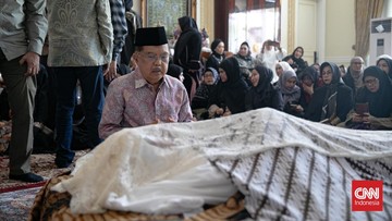 FOTO: Ramai-ramai Melayat ke Rumah Duka Suryadharma Ali