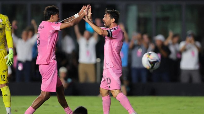 Inter Miami menang dramatis 2-1 atas Atlas FC di Leagues Cup 2025 di Stadion Chase, Kamis (31/7) pagi WIB. Messi cetak dua assist manja dan maki-maki lawan.
