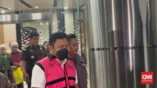 Kejati Bengkulu menetapkan Kepala Biro KLIK Kementerian ESDM Sunindyo Suryo Hendardi sebagai tersangka kasus dugaan dugaan korupsi tambang batu bara.