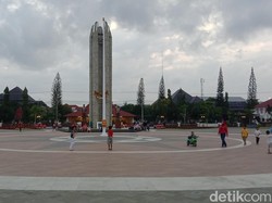 Menelisik Asal Usul Tugu Bambu Runcing di Jantung Kota Indramayu