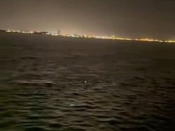 Viral Cahaya Berkilauan di Laut Suramadu Saat Malam Hari, Ini Analisis Pakar