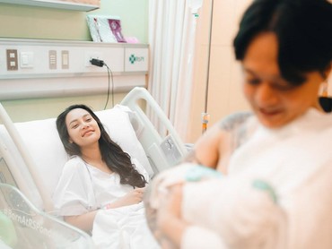 Terungkap Penyebab Erika Carlina Melahirkan Lebih Cepat