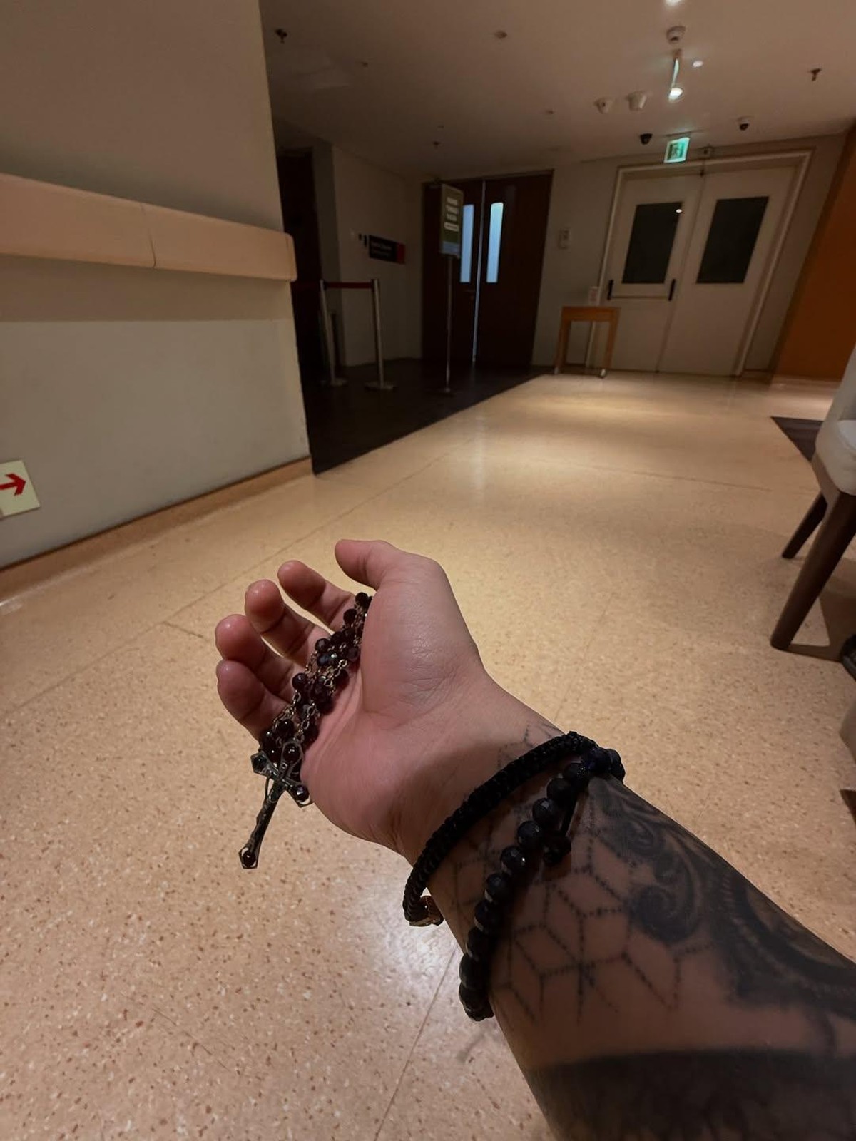 7 Potret Detik-detik DJ Bravy Temani Erika Carlina Melahirkan