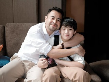 img-title Ambil Video Rafathar di Sekolah, Pria Ini Tuai Kecaman