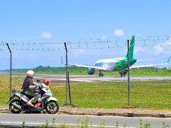 Kala Landasan Pacu Bandara Juwata Jadi Tempat Nongkrong Favorit