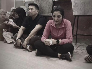 Tutup Semua Toko Kue karena Masalah Internal, Ini 7 Potret Ashanty Nangis Depan Karyawan