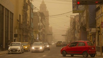 FOTO: Kota-kota di Peru Menguning Dihantam Badai Pasir