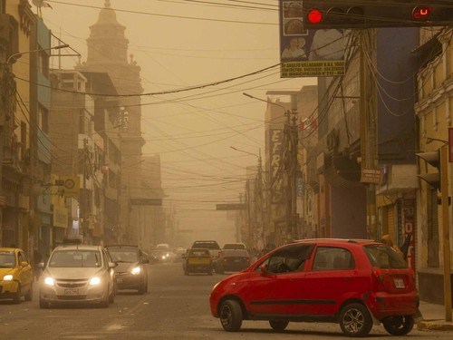 FOTO: Kota-kota di Peru Menguning Dihantam Badai Pasir