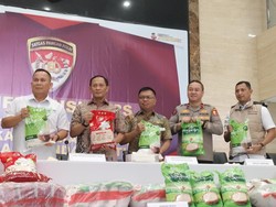 Satgas Pangan Sita 132 Ton Beras Oplosan dari Food Station