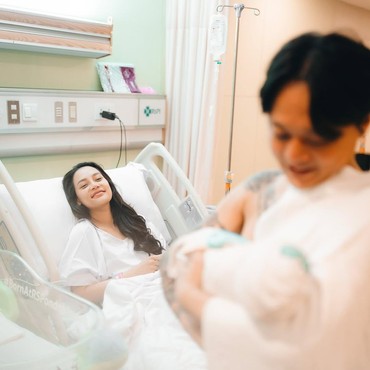 Ucapan Bahagia DJ Panda atas Kelahiran Anak Erika Carlina