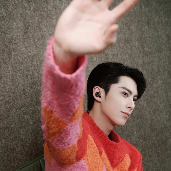 <p>Bunda pencinta <em>drachin</em> alias drama China mungkin sudah tidak asing lagi dengan aktor yang satu ini, bukan? Dylan Wang tampaknya sukses mencuri perhatian publik lewat parasnya yang tampan. (Foto: Instagram@dylan_wang_1220)</p>