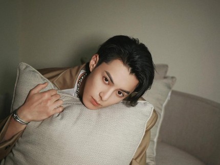 5 Potret Aktor China Dylan Wang, Salah Satu Pria Tertampan Dunia