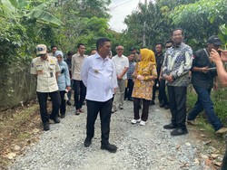Bangun Jalan Desa di Maja Lebak, Andra Soni Minta Ada Pembatasan Kendaraan
