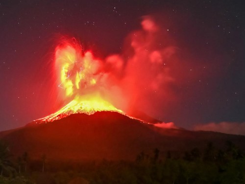 Gunung Lewotobi Laki-laki Erupsi Jumat Malam, Semburan Abu 10 Km