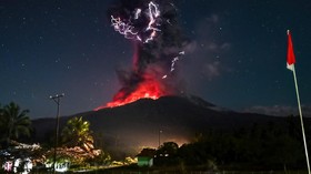 Status Awas Lewotobi Erupsi 18 Km, Banyak Penerbangan Dibatalkan