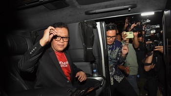 FOTO: Hasto Kristiyanto Bebas dari Penjara