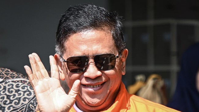 Yusril Sebut Hasto Bebas dari Proses Hukum Usai Terima Amnesti Menkumham Yusril Ihza Mahendra mengumumkan amnesti untuk Hasto Kristiyanto dari dugaan korupsi, menghapus proses hukum yang dihadapinya.
