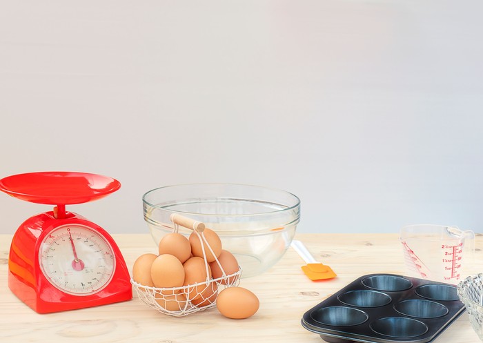 Pengukuran bahan tidak akurat. Ini akan sangat memengaruhi tekstur serta hasil akhir donat./Foto: freepik.com/jcomp