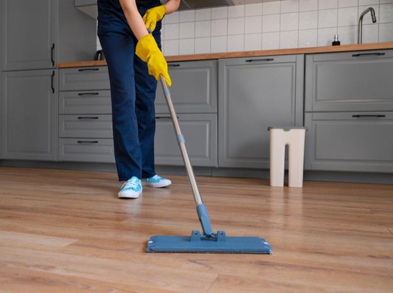 Sparkle MAXI Karbol Sereh, Solusi Lantai Bersih dan Wangi