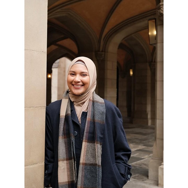 <p>Artis Indah Permatasari tengah berada di Australia untuk menjalani syuting film religi <em>Ibadah dan Cinta.</em> Selama berada di Australia, Indah terlihat mengenakan hijab, yang tampaknya merupakan gaya dari karaktar yang diperankannya. (Foto: Instagram @indahpermatas)</p>