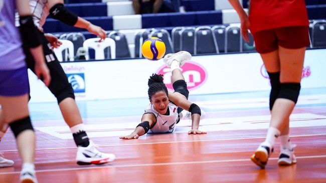 Pertahanan Rapuh Penyebab Indonesia Digulung Vietnam di SEA V League Manajer Timnas Voli Putri Indonesia, Luciana Taroreh, menilai pertahanan rapuh jadi penyebab Indonesia kalah dari Vietnam di SEA V League 2025.